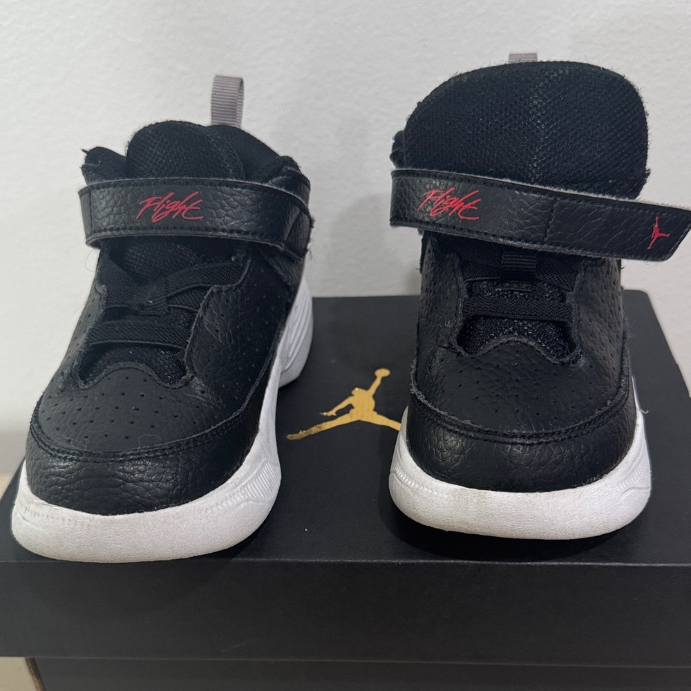 Nike Jordan Max Aura 5 Kids  Black, Red and White Sneakers